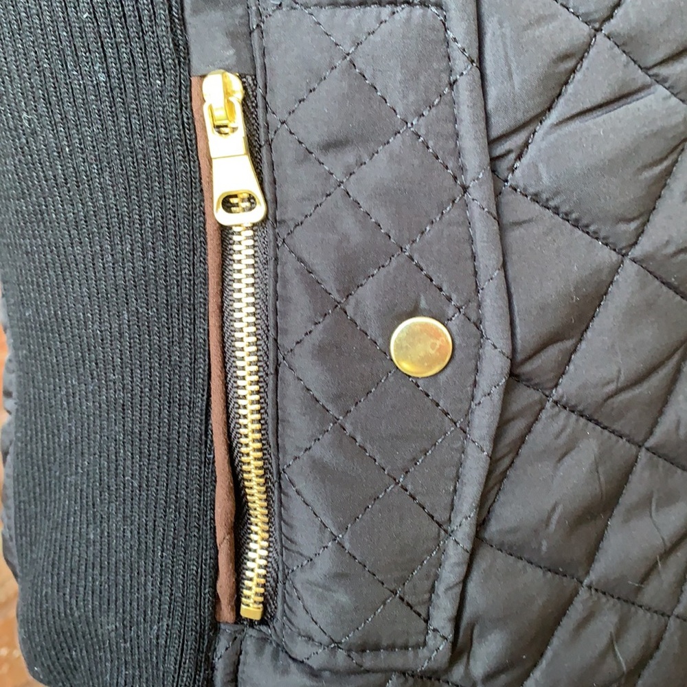 Black Quilted Vest (M) - Picture 7 of 9